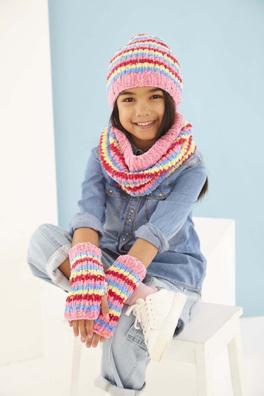 KING COLE 6250 Sweater & Accessories in Yumtastic Chunky