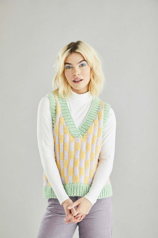 SIRDAR 10599 Cabled Crew Neck Sweater in Hayfield Bonus Chunky