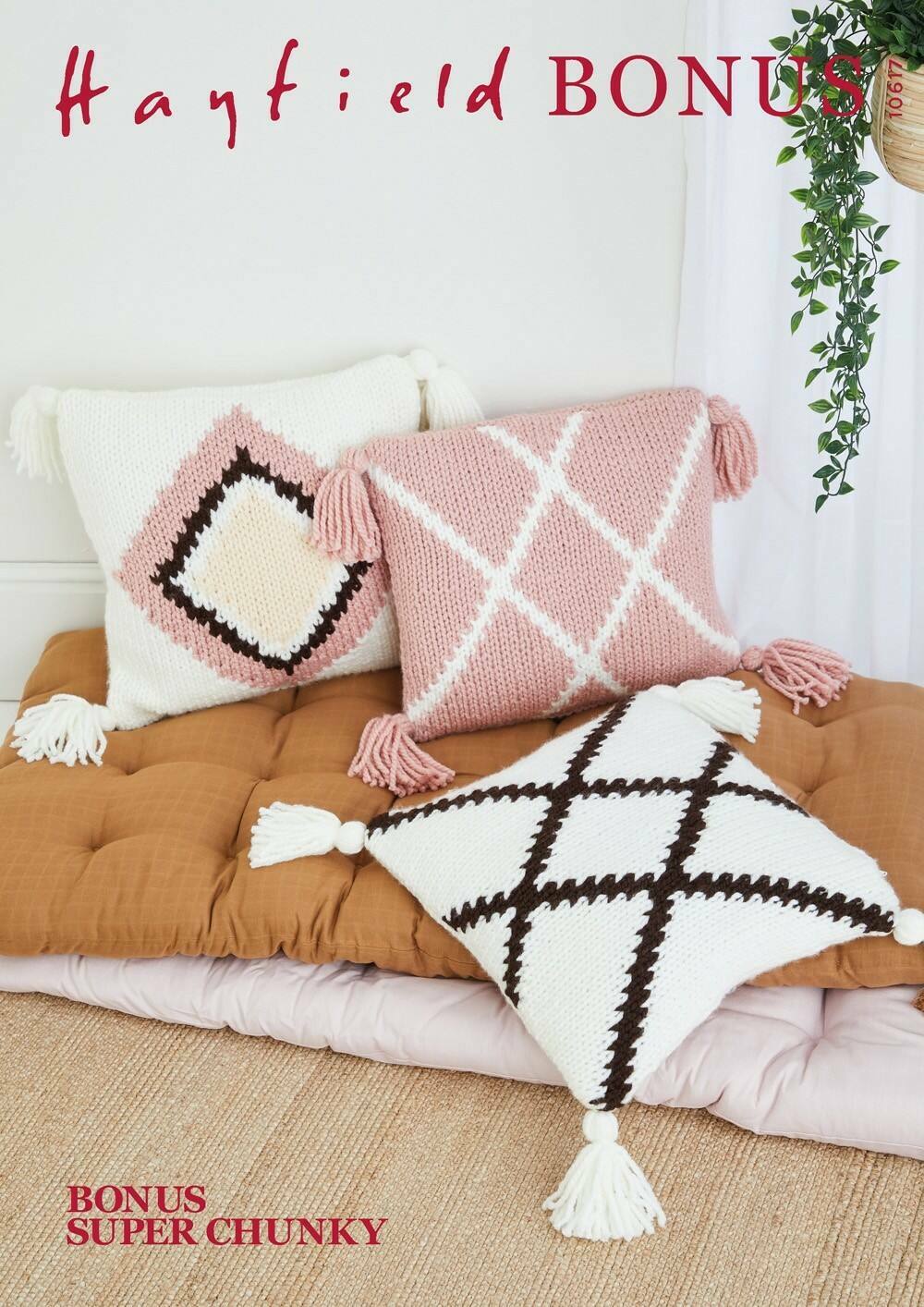SIRDAR 10617 Cushion Covers in Hayfield Bonus Super Chunky