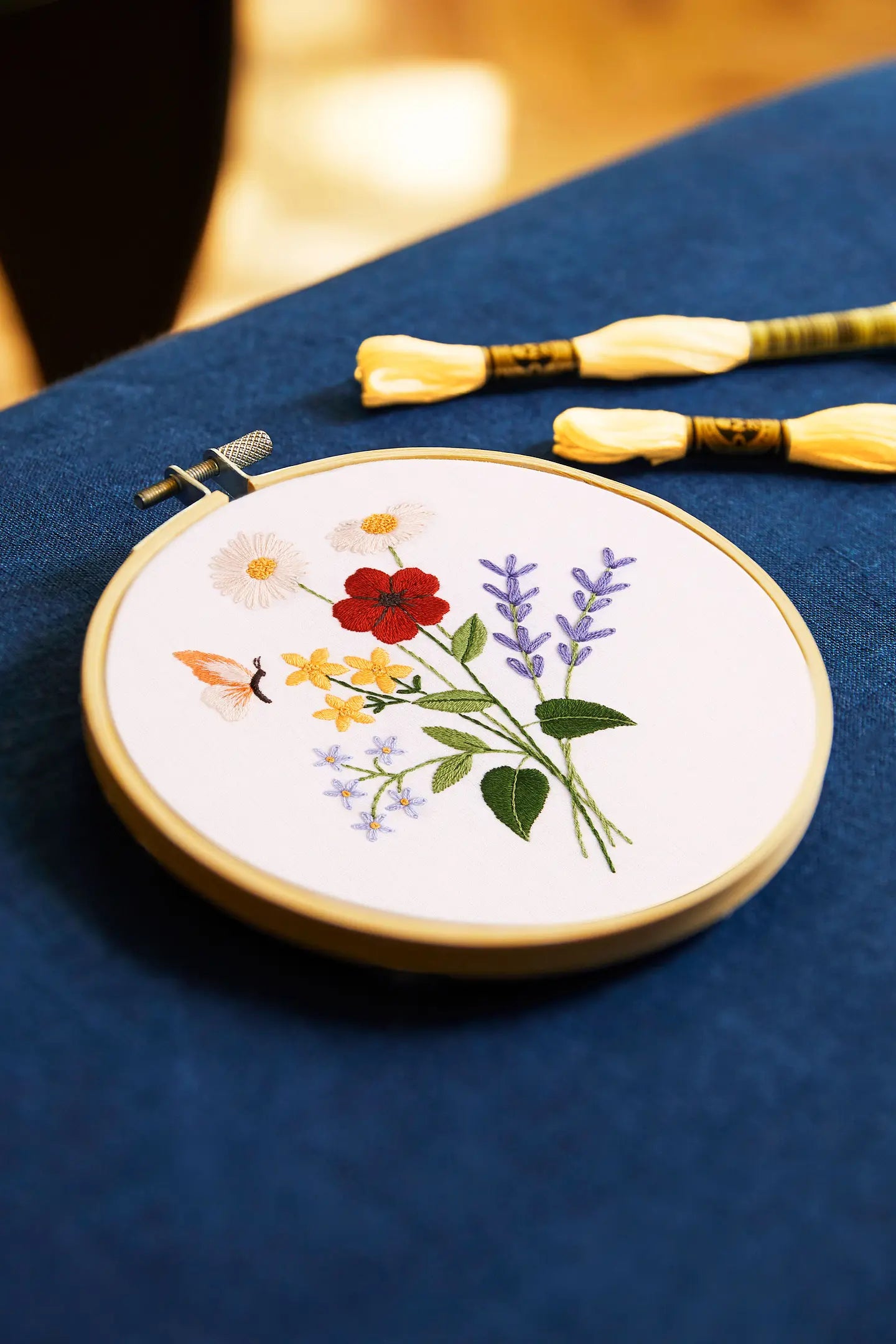 SUMMER FLOWERS EMBROIDERY KIT