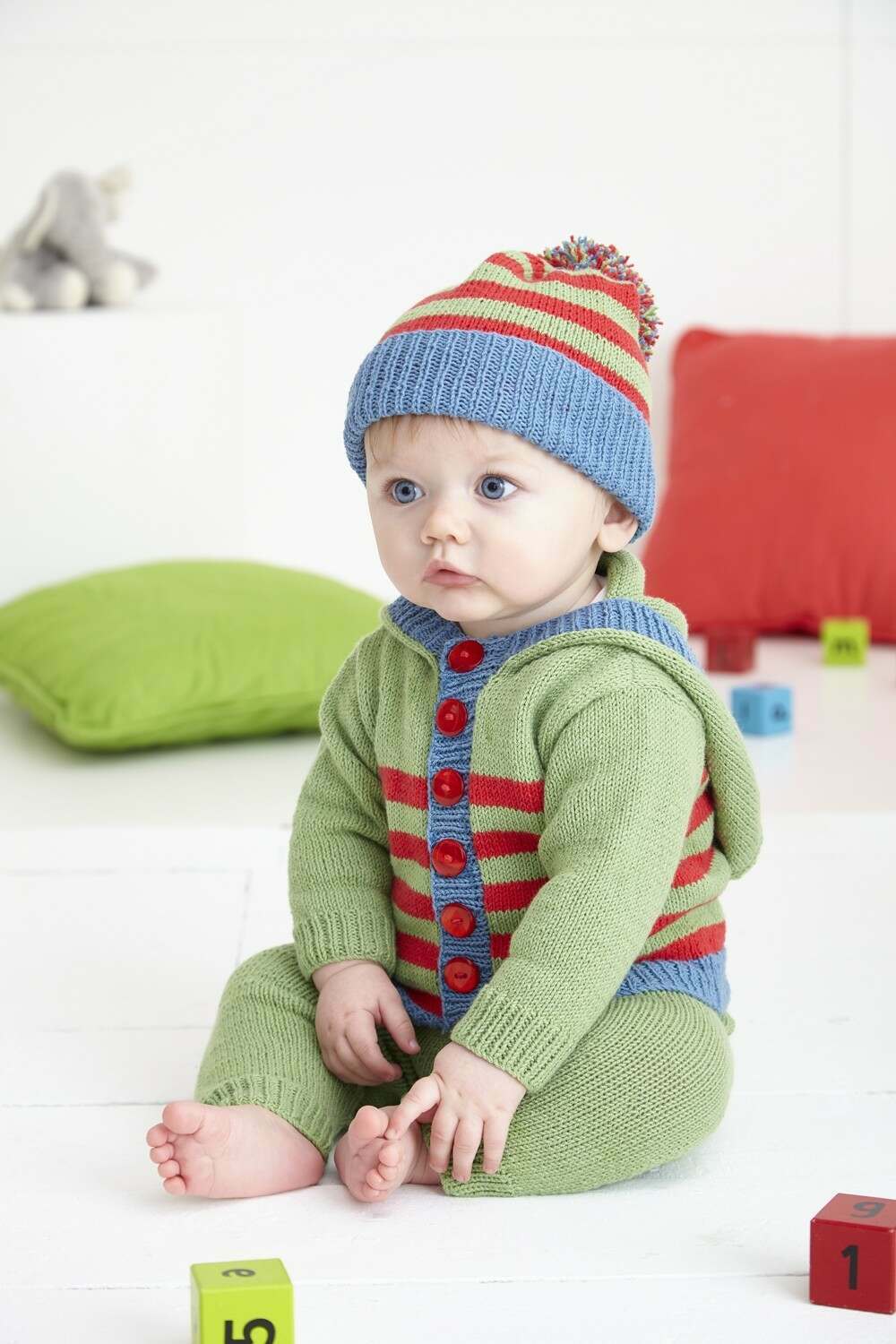 KING COLE 5880  Baby Set: Sweater, Hoodie, Trousers & Hats (4 Ply)