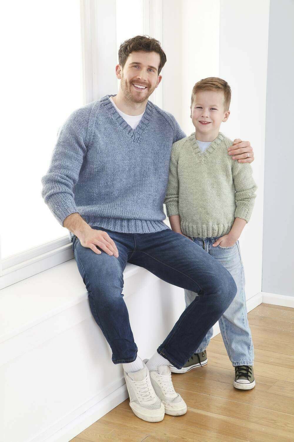 KING COLE 6280  Cardigan & Sweater in Big Value Chunky