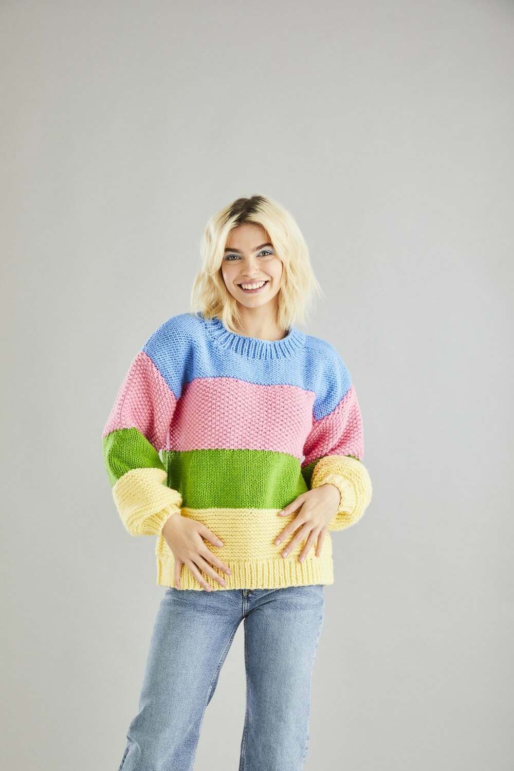 Sirdar 10602 Sweater in Hayfield Bonus Chunky